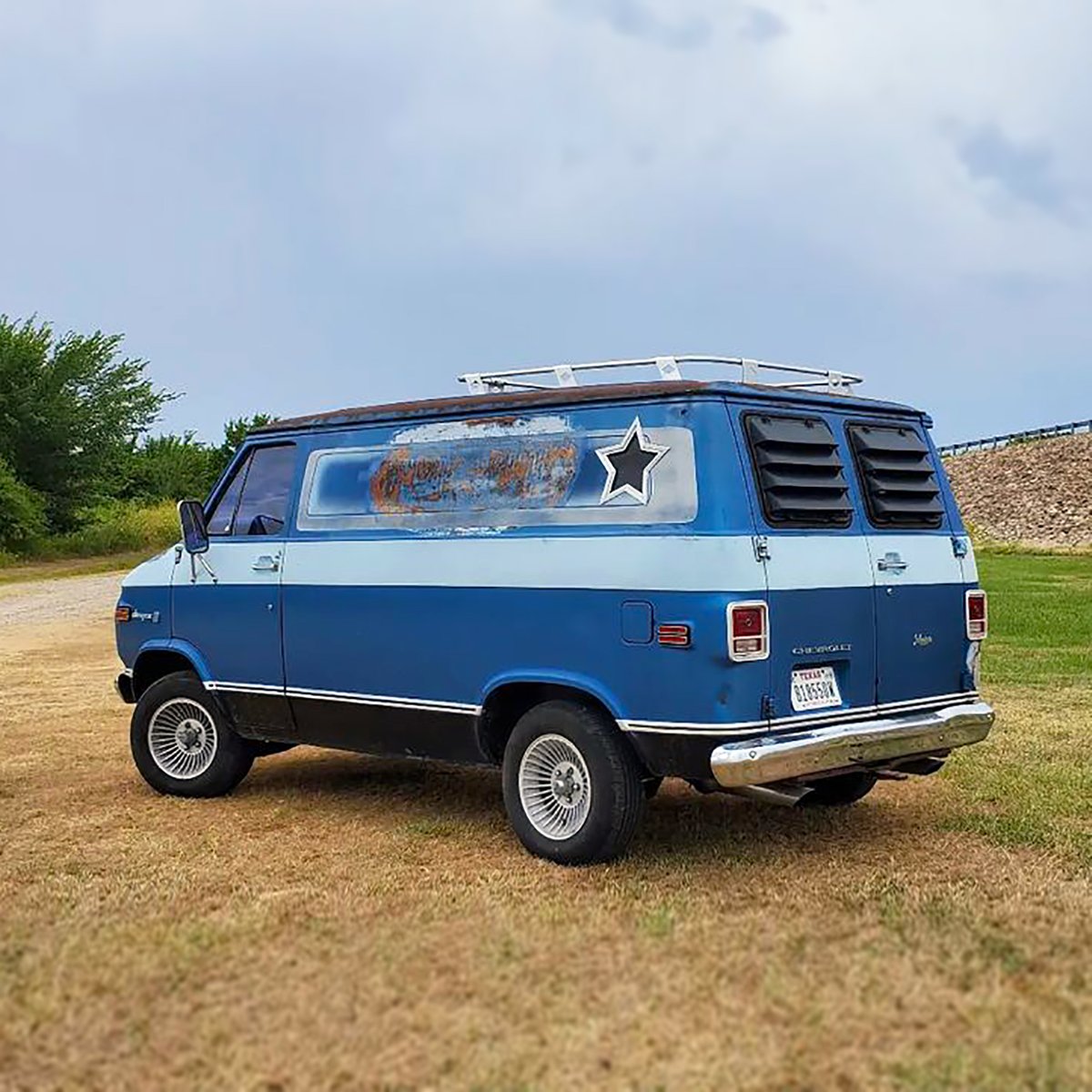 _VanCult_'s tweet photo. Van Windows for a Wednesday!
..
#tagthevanowner #tagthevan #tagtgephotographer
..
#vanwindows #van #boogievan #customvan #vannin #vanlife #vanporn #chevy #chevyvan #gvan #thirdgen #star #portholewindow #portholes #vancult #getinandgetiton https://t.co/elilgwM666