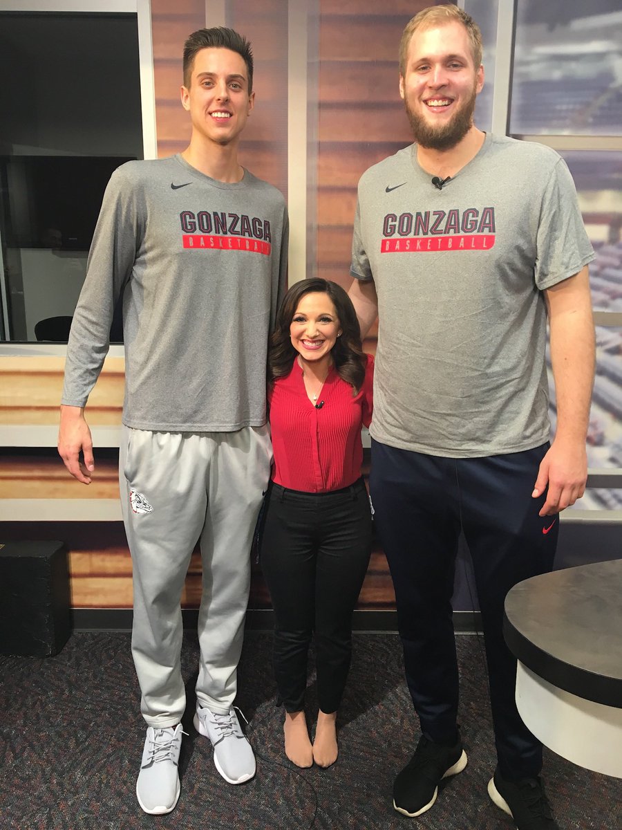 ClaireGrahamTV's tweet photo. Hey @ArizonaMBB, allow me to introduce myself… I’m the new (vertically challenged) morning anchor at @kgun9, and a UofA grad. I hear you just signed Krivas! I’m hoping to recreate this pic with him, Anderson, Ballo, Veesaar, and maybe even the OG, Karnowski if he’s around!! https://t.co/1sfv9myN7U