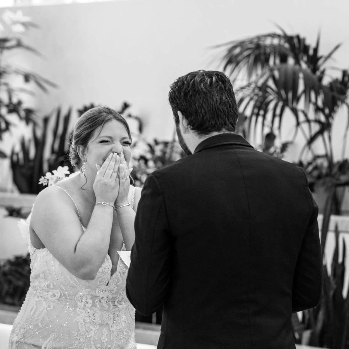 SNEAK PEEK from Zach + Caitlin's wedding ceremony this weekend at the @NewportMarriott!
📍@cterry17 @newyorklace @josabank #withyourmemoriesinmind #newportwedding