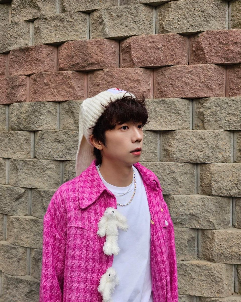 2pmalways's tweet photo. [2PM IG]
🗣️: Director Wooyoung, who gave birth to you so beautifully?

#🐤 : #My #OMMAomagat~ #OMMAommagat~💙
#Tonight #HK_Coin #PleaseLookForward #ToSunshineWooyoungToo☀️
https://t.co/AQJWuCmMDx

📌 Omma means mother in Korean, and the pronunciation similar to the song's lyrics https://t.co/mM6feOTA3m