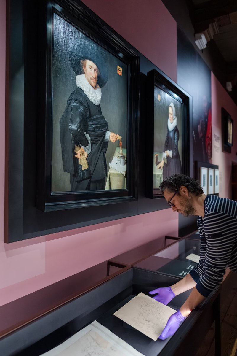 Museum Prinsenhof Delft is 3 tekeningen van de Delftse kunstenaar Leonaert Bramer (1596-1674) rijker. Met de verwerving via veilinghuis Sotheby’s New York vult het museum het aantal Bramer tekeningen aan tot 5. Een daarvan is nu te zien in Het Delft van Vermeer.
#bramer #delft
