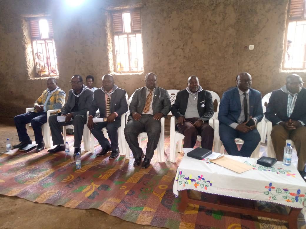 TabagweSector's tweet image. #TabagweSec on 17May2023 Ubuyobozi bw'Umurenge inzego z'umutekano,Itore #ADEPR Paroise Ntoma habereye Umuhango wo Kwibuka kunshuro ya 29 Jenoside yakorewe abatutsi mu 1994.
Mur'uwomuhango abakirisitu n'abaturage bahawe ikiganiro #AmatekaYaJenoside ndetse haremewe umwe mubarokotse