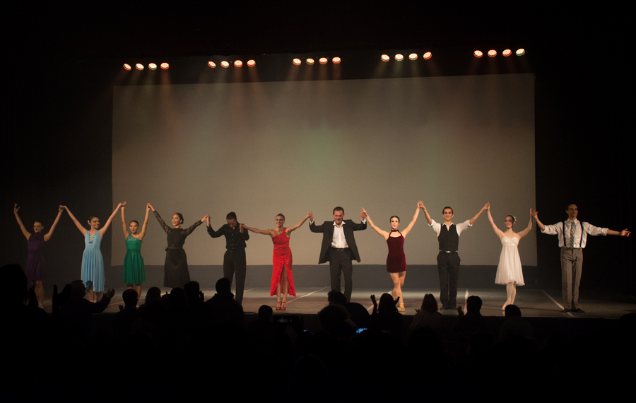 🎆 Extraordinaria noche de danza en el Teatro Municipal

💃🕺Una gala de ballet y tango de nivel internacional pasó por el teatro local. Lxs espectadores se deleitaron con la presentación de Nadia Muzyca, primera figura de la danza Argentina, quien inte… instagr.am/p/CsWNo6Uty7e/