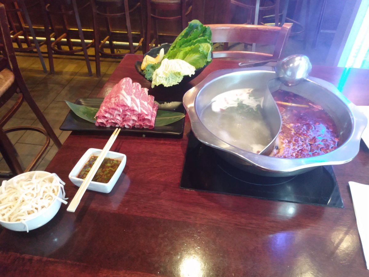 JessSFisher's tweet image. 1st time in #Boston. 
You did good 😊💯 #mangosmoothie #hotpot
😋😋