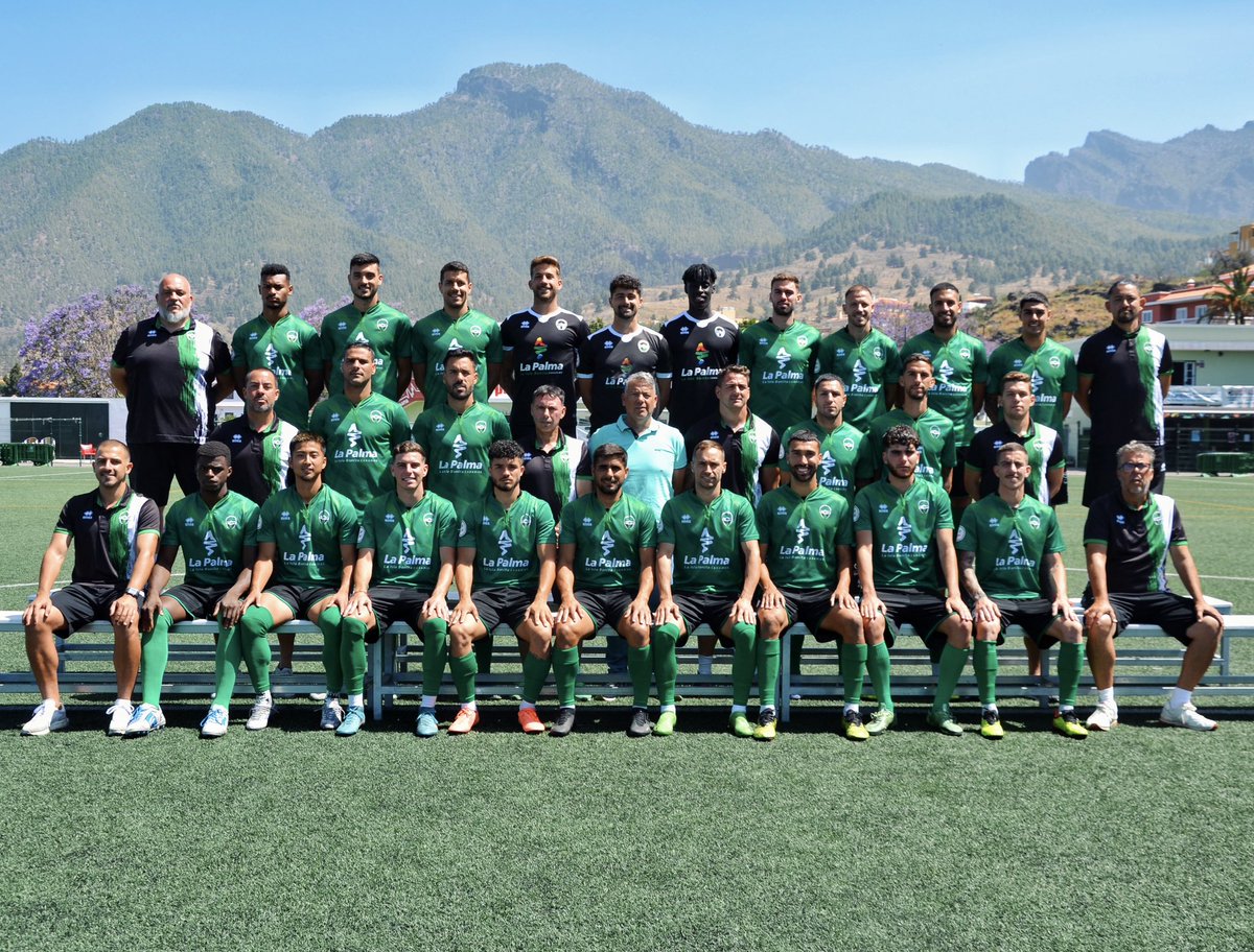 AtleticoPaso's tweet photo. A los de la foto y a los que están representados por cada uno de ellos: GRACIAS POR HACER QUE SIGAMOS SOÑANDO. 

Unos irán y otros vendrán, pero cada uno de ustedes ya ha hecho historia y la historia no se borra. La historia continúa.

A por la próxima 💚🖤

#cdaltéticopaso https://t.co/QPhECNAaGw