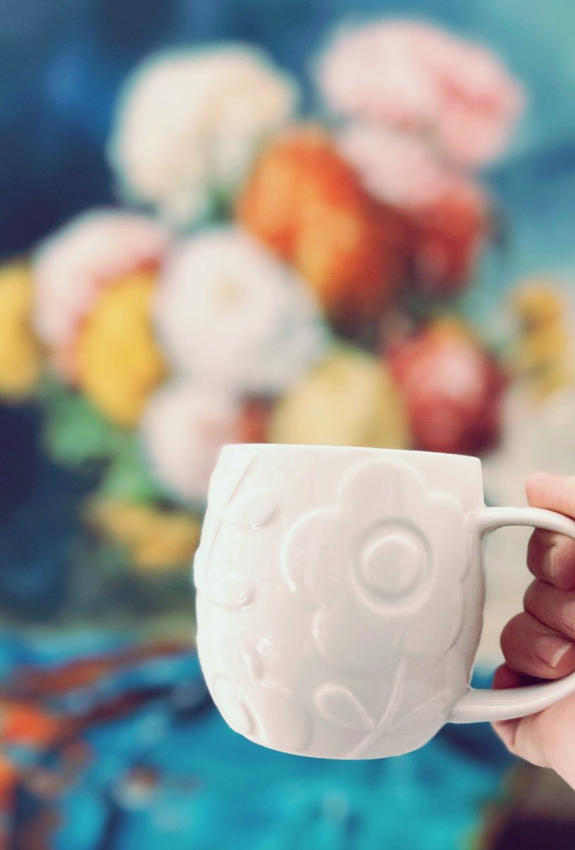 marcinca3's tweet photo. My new mug from England. In front of painting from Duri. Cheers to today and the flowering of good things.
☕️ 🤍🌻
#RepeatRepeat https://t.co/Gc8HD6sNX9