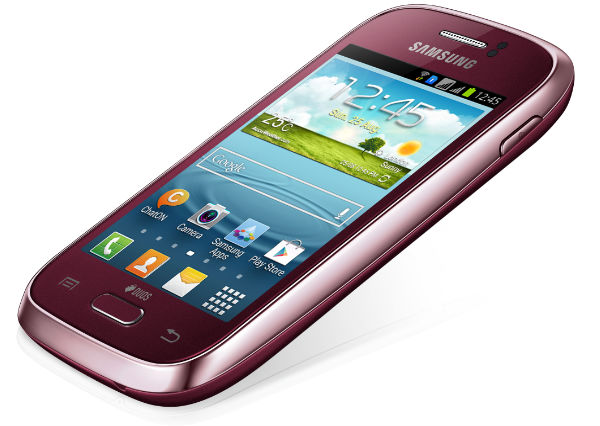 TecnoTods's tweet photo. Hoy os presento mi primer teléfono inteligente. Fue de #Samsung, ni más ni menos que el modelo #galaxy Young, en un flamante granate. Pensar que ahí podías hacer de todo con solo 3,27 pulgadas 😱 y ahora necesitamos mínimo 6. QUE RECUERDOS!!🥹¿Cuál fue el vuestro #primer #móvil? https://t.co/LybS5RzuCZ