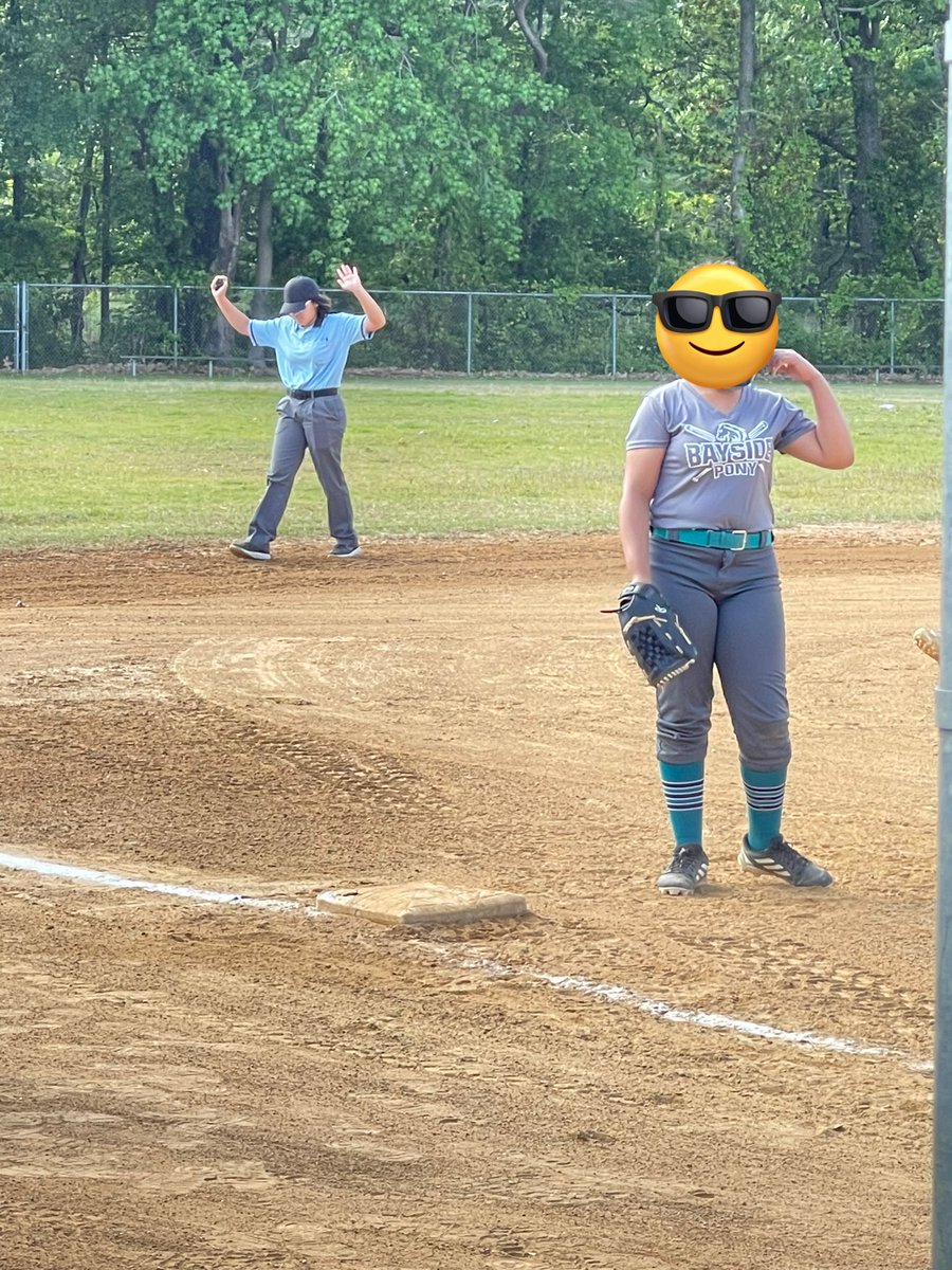 GabbyPerez53's tweet image. When I’m not on the field playing, I’m there umpiring! #jrumpire #baysidepony #recball #giveback #whereitallstarted  #softballcatcher #shortstop #classof2028 #1stjob #fortheloveofthegame