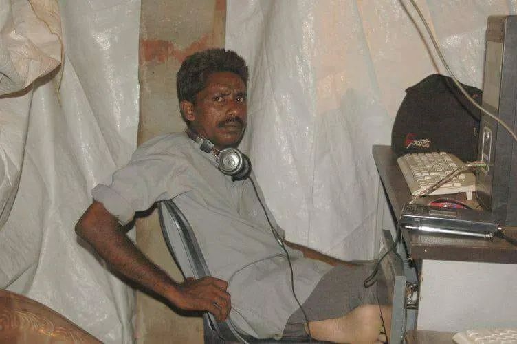 Remembering Thavapalan anna who is pictured here broadcasting his last broadcast of Pulikalin Kural–'Voice of Tigers' from the bunkers near #Mullivaikkal. 

Pulikalin Kural broadcasted till the night of 16 May 2009. After that day, it officially went silent.

#TamilGenocide