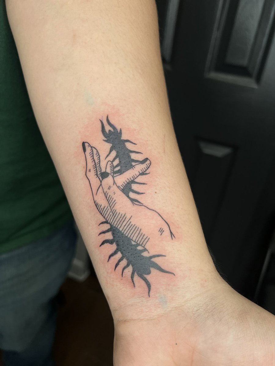 ddrea__'s tweet image. Ken kaneki a design from My Flash I’m booking for May I have some Availability next Week dm me 🖤 #tattooartist #houstontattoo #kenkaneki #houstontattooartist #animeink