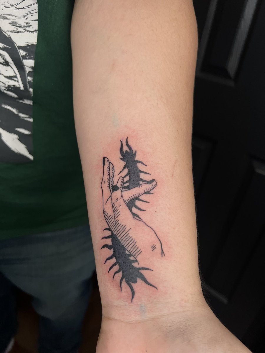 ddrea__'s tweet image. Ken kaneki a design from My Flash I’m booking for May I have some Availability next Week dm me 🖤 #tattooartist #houstontattoo #kenkaneki #houstontattooartist #animeink