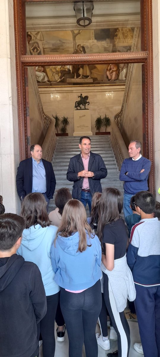 CsPalenciaCiud's tweet photo. Ayer nuestro alcalde @msimon_cs y nuestro concejal @ujrevilla estuvieron en la entrega de diplomas a los alumnos palentinos en colaboración con @palenciaabierta #FECOPA

Desde Ciudadanos seguimos concienciando a la juventud sobre la importancia de cuidar el comercio local 💪🏻 https://t.co/LBQWn6p20v
