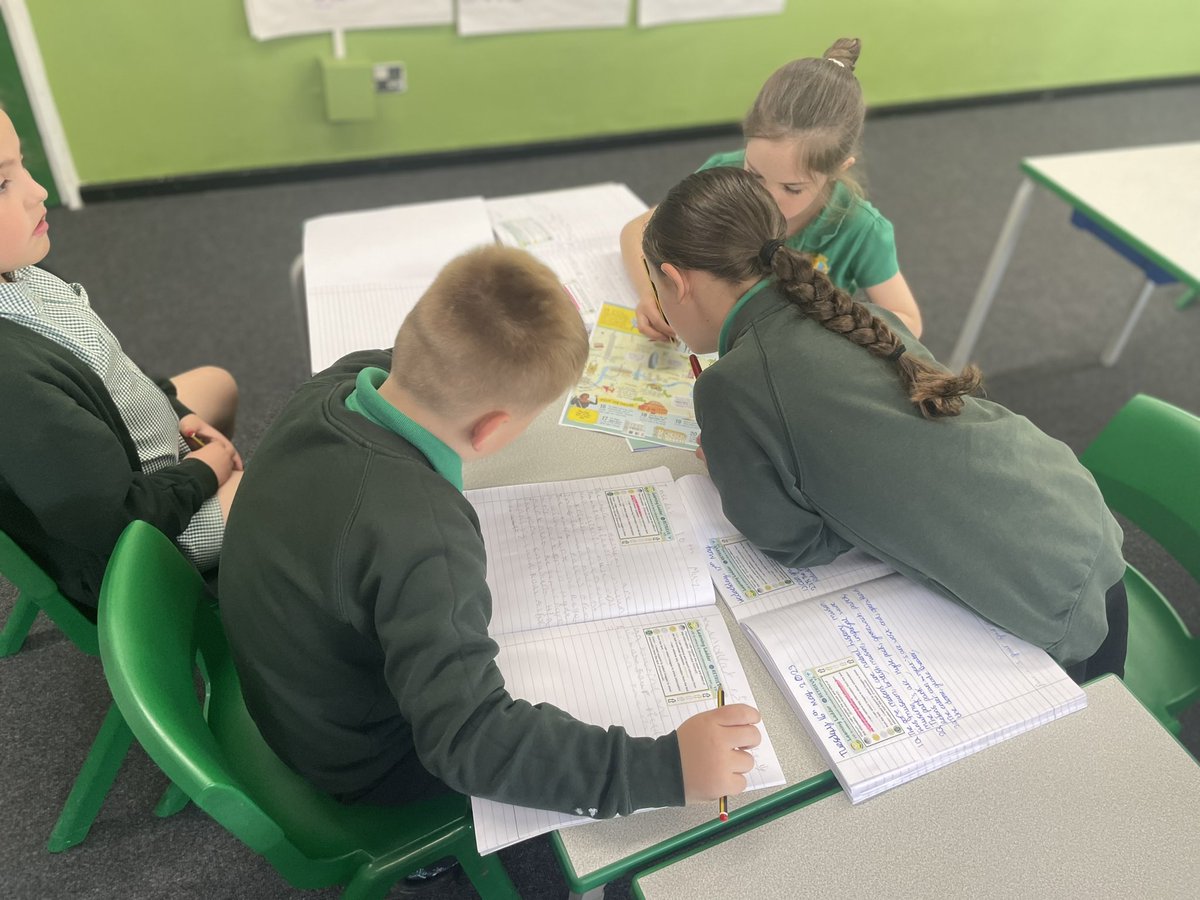 Mimram_WPA's tweet photo. In reading today year 3 became the teachers and had to make questions to ask each other. #WatersideReading https://t.co/mc9WnP8NCV