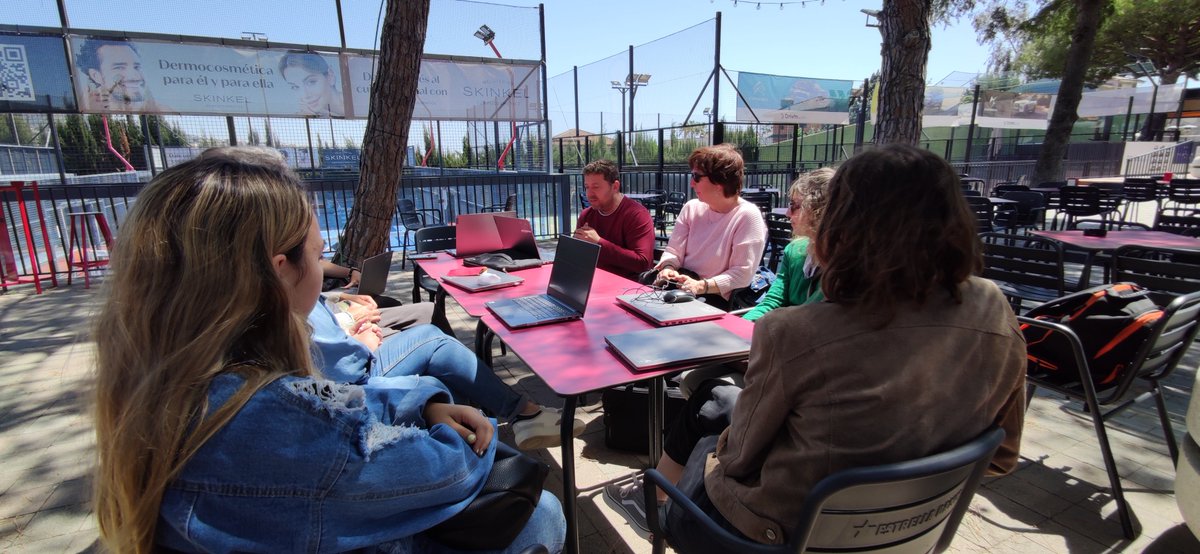 Hem fet l'última sessió de treball de l'assessorament realitzat per <a href="/josepvial/">ᒍOᔕEᑭ ᐯIᒪᗩᖇó</a>.
Agraïdes de la seva implicació, l'anàlisi qualitatiu realitzat i les propostes de millora que, sense cap mena de dubte, ens faran seguir millorant la nostra pràctica docent. <a href="/educaciocat/">Educació</a> <a href="/SSTTMVO/">ST_MVO</a>