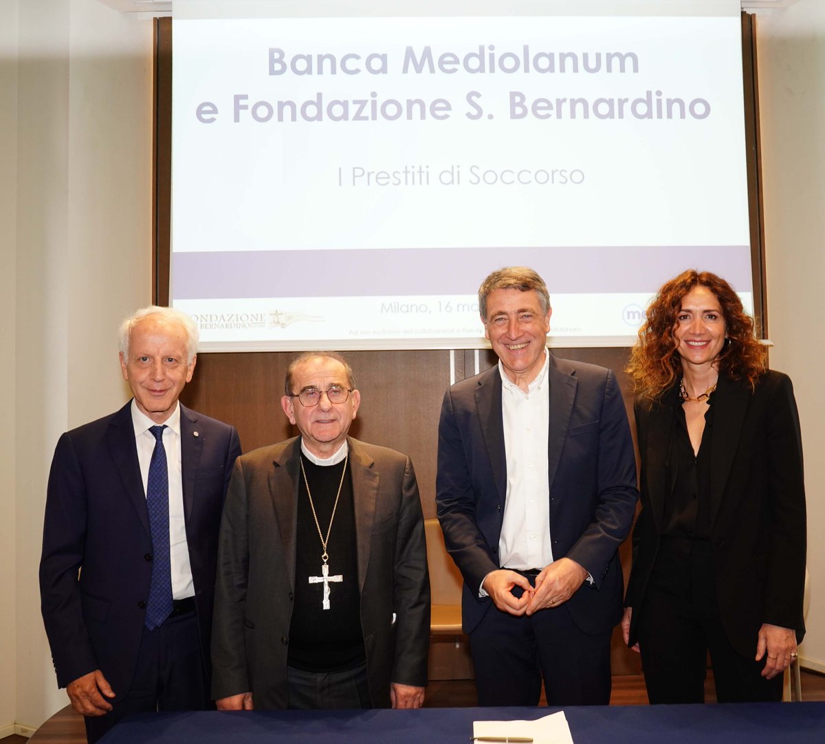 aclilombardia's tweet photo. ✍️Credito “sociale”, accordo rinnovato tra San Bernardino e Mediolanum, firmato alla presenza di mons. Delpini. La banca conferma il plafond rotativo di 400 mila euro, per erogare prestiti a tasso fisso (1,25%) a chi rischia di cadere nella rete dell’usura https://t.co/36aSI5WzyH https://t.co/fMpdvDmfD0