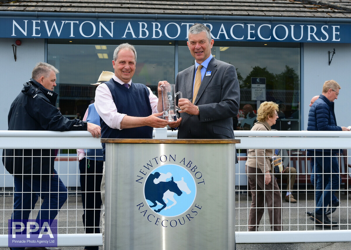 Race 1 Winner, <a href="/NewtonAbbotRace/">Newton Abbot Races</a>, Inferno Sacree ridden by <a href="/TomBuckley23/">Tom Buckley</a> for <a href="/ThorneFarm/">Nigel Hawke: Thorne Farm Racing</a> 

@wmnsport <a href="/ExEchoSport/">DevonLive ECFC</a> <a href="/WMNHorses/">WMN Horses</a> <a href="/TheTorbayWeekly/">TheTorbayWeekly</a> <a href="/TQHeraldExpress/">Herald Express</a>