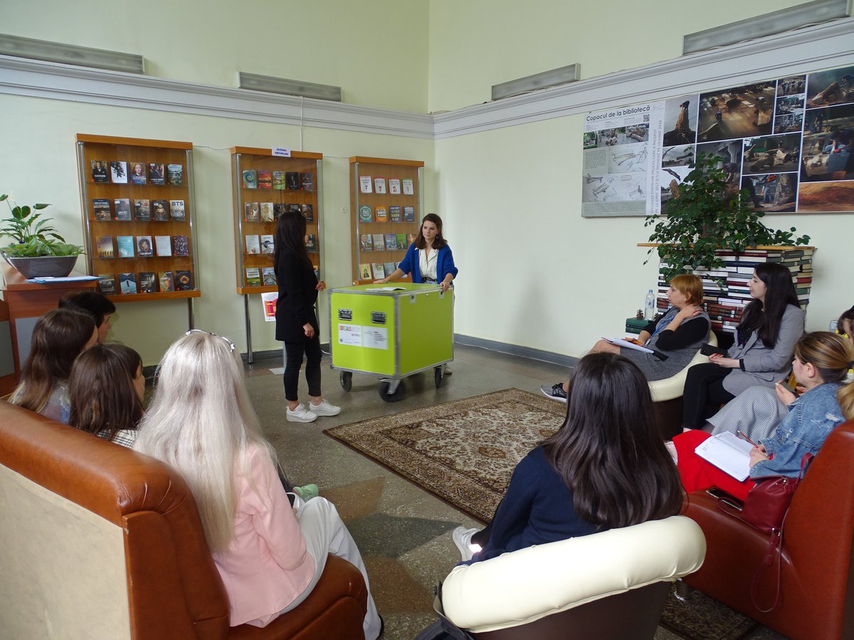 BiblioNationala's tweet image. 16-17.05.2023 - Training "Dezvoltarea competențelor de facilitare a activităților educaționale și de recreație pentru public", realizat de @BSF_Inter  pentru #bibliotecari Bibliotecii Naţionale a Rep.#Moldova. Formator: Clémence Loupandine  tinyurl.com/4dahsdzk
#IdeasBox