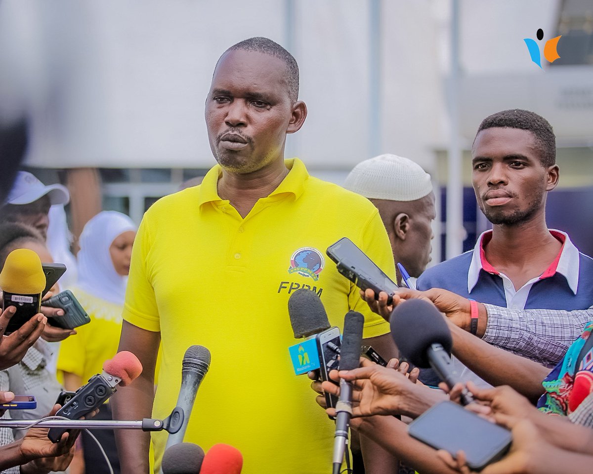 MagazineJimbere's tweet photo. 🎙️ Bizuru Jean Bosco de l’une des agences locales (#FPPM) qui assistent les Burundais pour trouver de l’#emploi en Arabie Saoudite rassure: "Nous accueillons, formons et accompagnons tous ceux qui le désirent. Ces femmes partent avec un contrat de deux ans, et une rémunération mensuelle d'au moins 280 $. Nous sommes en contact avec les propriétaires des entreprises qui les embauchent, nous veillons sur le respect de leurs droits"
#Burundi