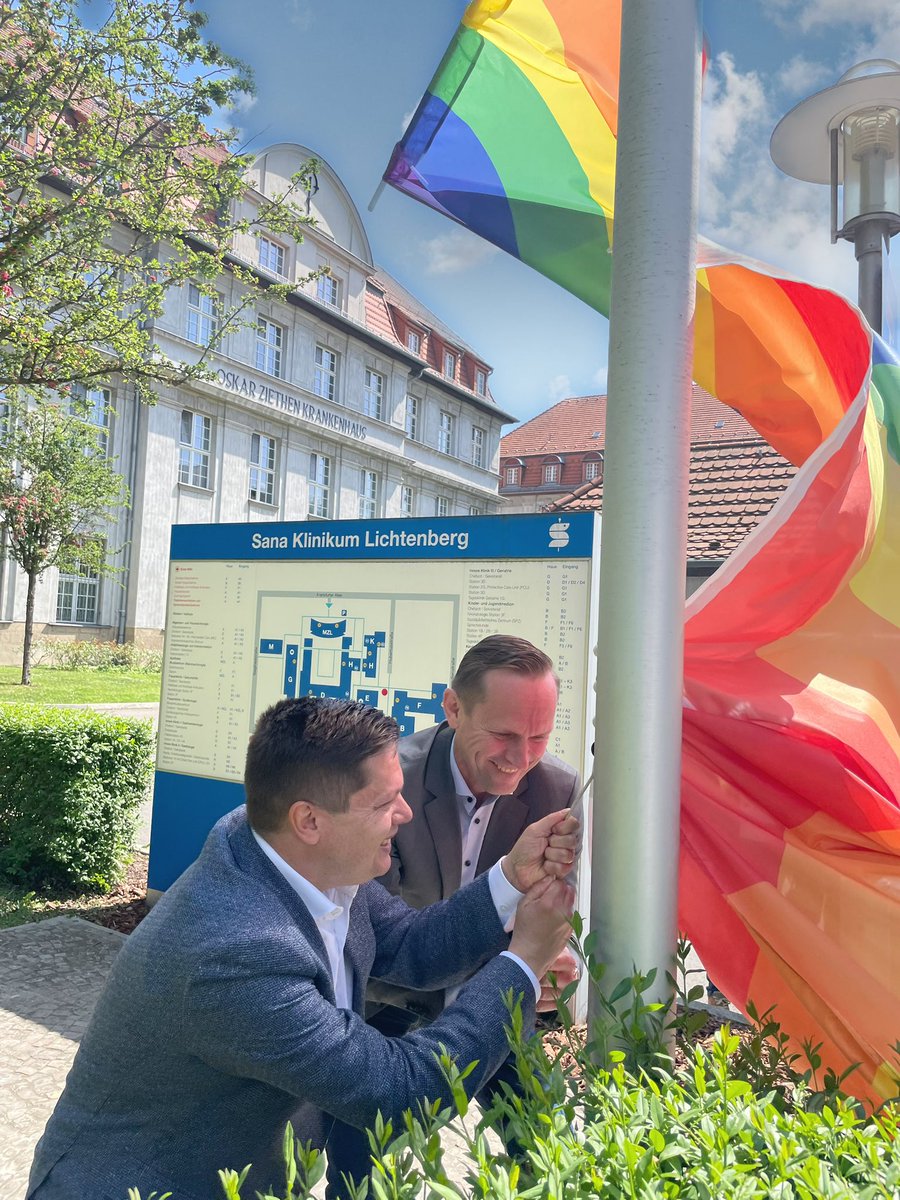 André Puchta (@andrepuchta) on Twitter photo Anlässlich #IDAHOBIT hissten die Sana Kliniken #Berlin-Brandenburg heute erstmals mit dem neuen Bezirksbürgermeister <a href="/MSchaeferBerlin/">Martin Schaefer</a> eine Pride Flagge am Sana Klinikum Lichtenberg. Für Authentizität, Inklusion und #LGBTIQ-Sichtbarkeit im Job. Anlässlich #IDAHOBIT hissten die Sana Kliniken #Berlin-Brandenburg heute erstmals mit dem neuen Bezirksbürgermeister <a href="/MSchaeferBerlin/">Martin Schaefer</a> eine Pride Flagge am Sana Klinikum Lichtenberg. Für Authentizität, Inklusion und #LGBTIQ-Sichtbarkeit im Job.