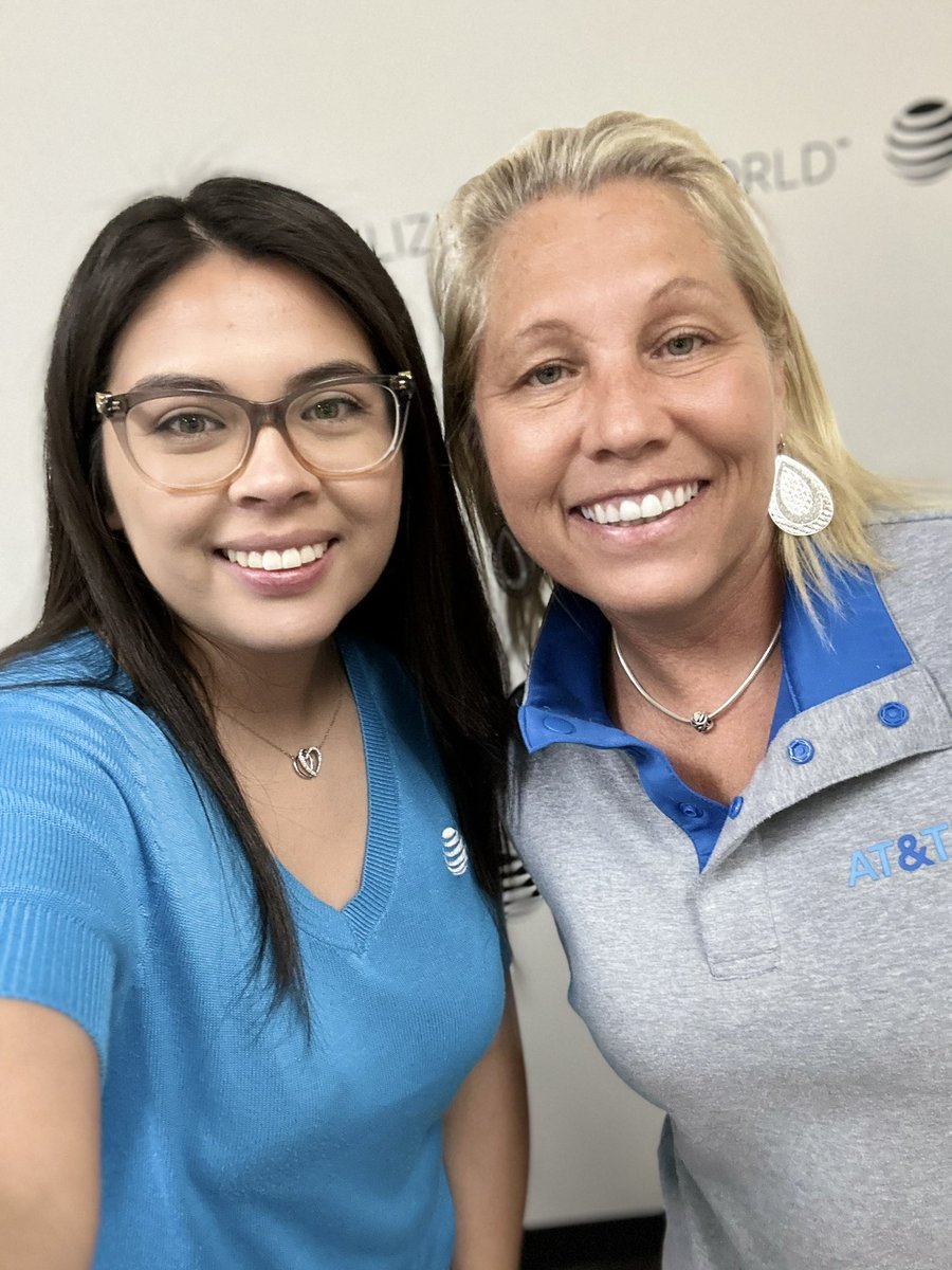 JackalJefferson's tweet photo. Thanks to Apple for a great training!
#alwaysbelearning #networking #apple #lifeatatt @WolfpackGLM #greaterlakesmarket #makingwaves @TheoAlexander11 #MichllINWolfpack https://t.co/Dgd8udn1Ck
