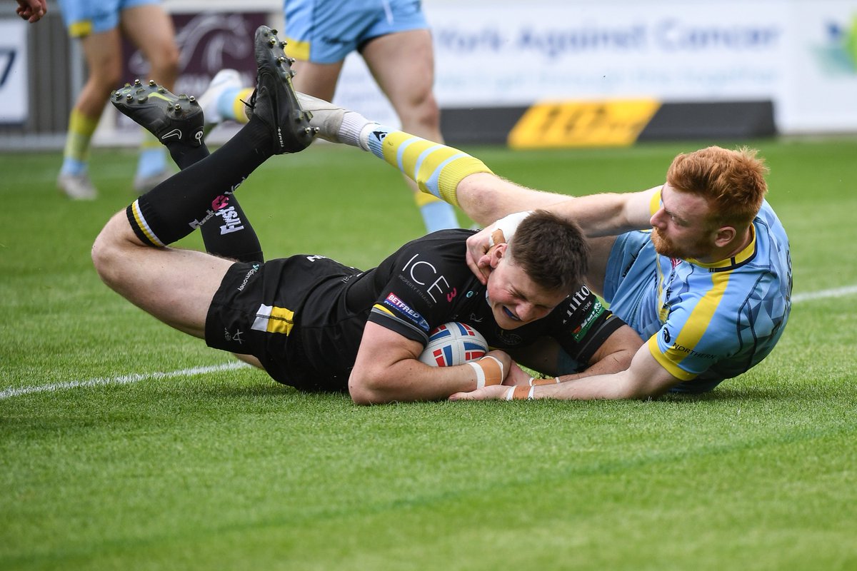 YorkRLFC's tweet photo. 👏 𝐇𝐞'𝐬 𝐨𝐧𝐞 𝐨𝐟 𝐨𝐮𝐫 𝐨𝐰𝐧! 

1️⃣4️⃣ Appearances
1️⃣0️⃣ Tries

What a season @AJTowse1 is having! 

🤝 @RS_Cockerill 

🎟️Knights v London | @Betfred @TheChallengeCup Sixth Round | Sunday (3pm): https://t.co/HFmgVMS2nj

#RiseUp | #WeAreYork https://t.co/3F4cBPEiAo