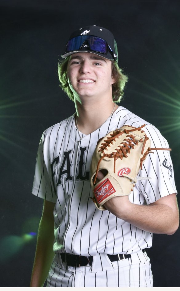 ClearFallsBB's tweet photo. The Knights are excited to announce that Kyle Whittleman has committed to play next year for Coastal Bend College. Please join us in the library Friday at 11:30 to congratulate him on his hard work. https://t.co/3DJHcY1pPl