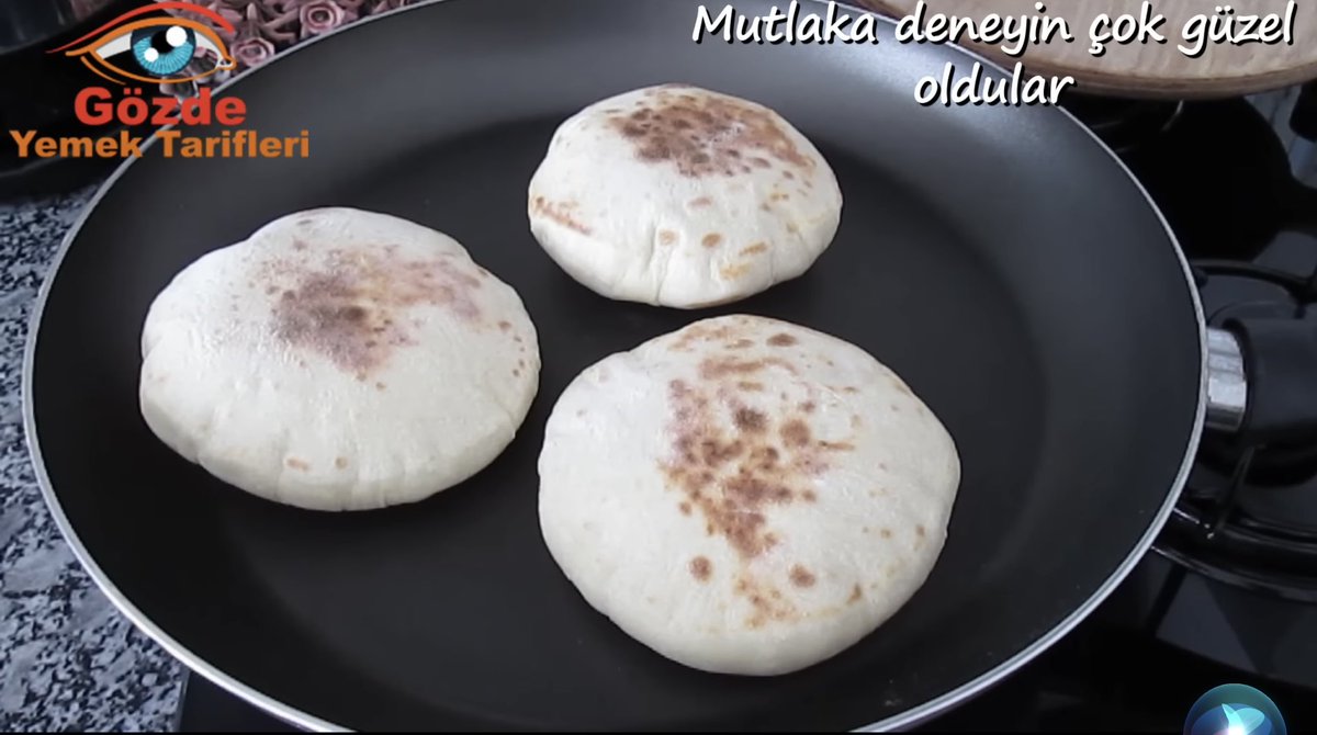 schmoozequeen's tweet image. Bread in 10 minutes! No oven! 
#VeganizeIt with #VeganYoghurt #VeganBread #NoBake 
#PanFry  youtu.be/I-5DLxr0QNM