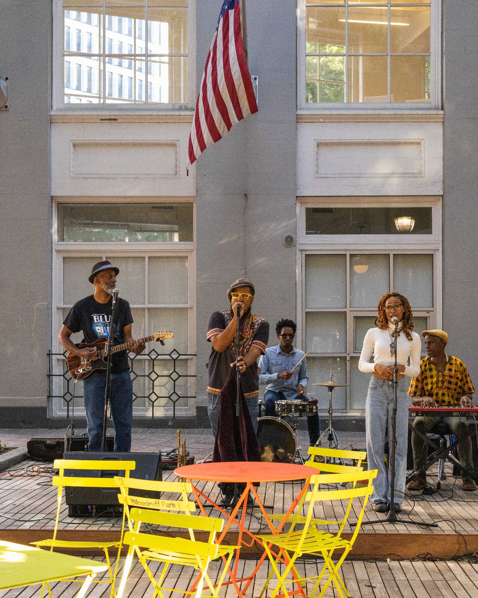Head over to the Broad Street Boardwalk from 11:30AM to 1:00PM today to enjoy the beautiful weather and a live musical performance - and don't forget to grab lunch at Fooda on the way! 🎵 ☀️