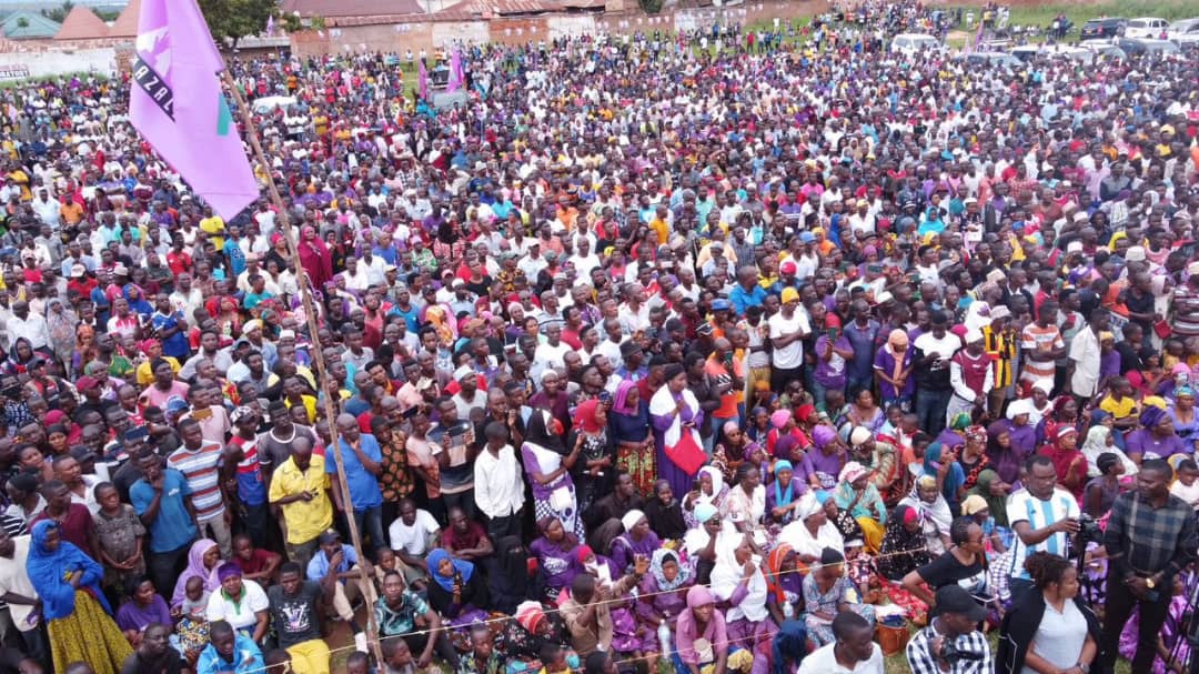 JiniKinyonga's tweet photo. Mkutano wa ACT Kigoma   Vs        Mkutano wa CDM Kigoma https://t.co/rdMlgW8jOF