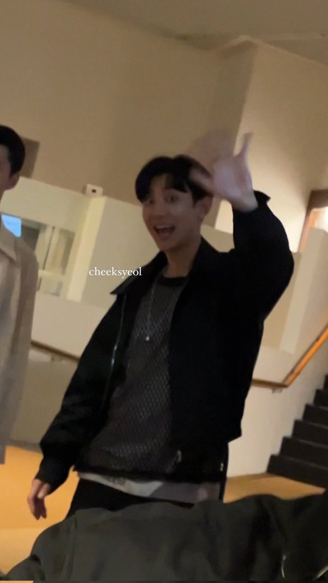 loeysmiles's tweet photo. 😆👋🏻 #CHANYEOL #찬열 https://t.co/bQspUsQKwe
