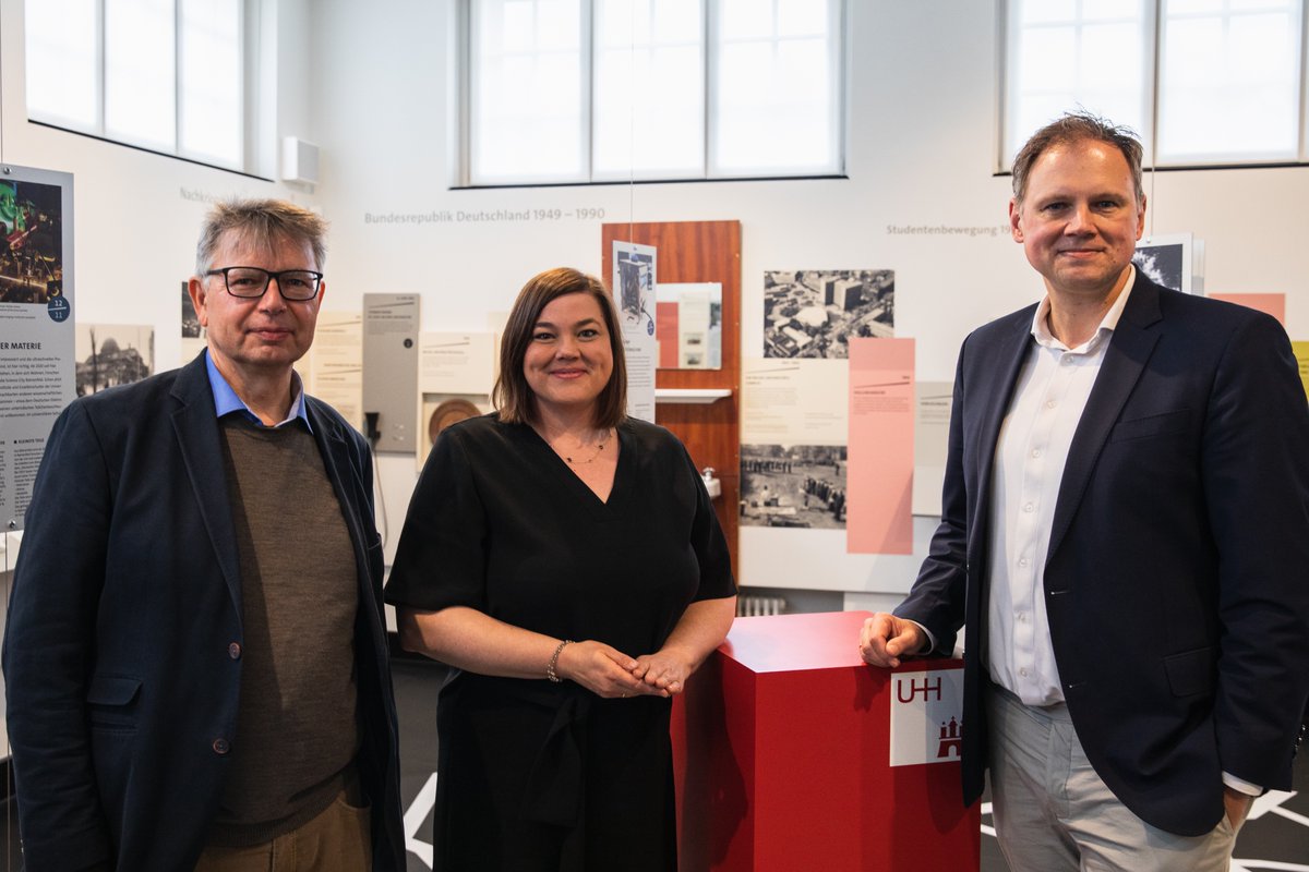 Bei der App-Präsentation im Unimuseum (von links): Prof. Jürgen Zimmerer, Katharina Fegebank und Prof. Hauke Heekeren.