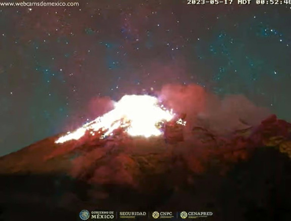 webcamsdemexico's tweet photo. 🌋 Explosión del #Volcán #Popocatépetl a las 00:52 hrs.
Vista: #Tlamacas.
🚦 Alerta Volcánica: #AmarilloFase2.
NO arriesgues tu vida ni la de los rescatistas.
🚷 Respeta el radio de exclusión de 12 km.
Vía: #CENAPRED @CNPC_MX.
https://t.co/M4bqfSqUIO https://t.co/EwK7ItSMLB
