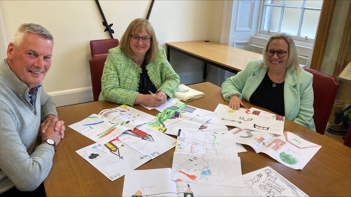 DGCEmpowerment's tweet photo. Our CEO @dgcouncil continues her Ward Visits this time to Annandale North, meeting with Lochmaben Community Council, a local path development group, @LockerbieOSP and colleagues supporting the McJerrow & King Edward parks in Lockerbie - partnerships building strong communities! https://t.co/UgTTPb4JsD