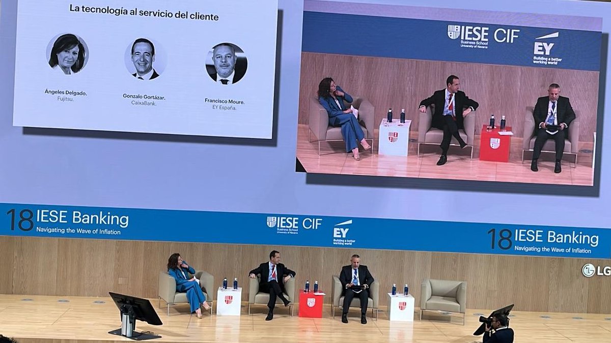 MartinezGistau's tweet photo. En la 18 edición del #IESEBanking con el consejero delegado de @CaixaBank, Gonzalo Gortázar, y la consejera delegada de @Fujitsu_ES , Ángeles Delegado, para reflexionar sobre la tecnología al servicio del cliente, con @iesebschool y @EY_Spain https://t.co/OViZMAbiBN