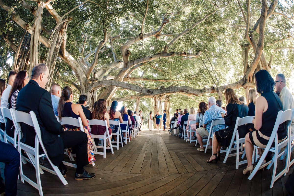 Say 'I do!' to the Jupiter Inlet Lighthouse. 💍 Visit us at bit.ly/3PpZucg to learn more and schedule a tour of our wedding venue! 📸: Stephanie Smith Photography 💖: Anais & Jess Maristany-Diaz #jupiterinletlighthouse #jupiterwedding #palmbeachwedding #floridawedding