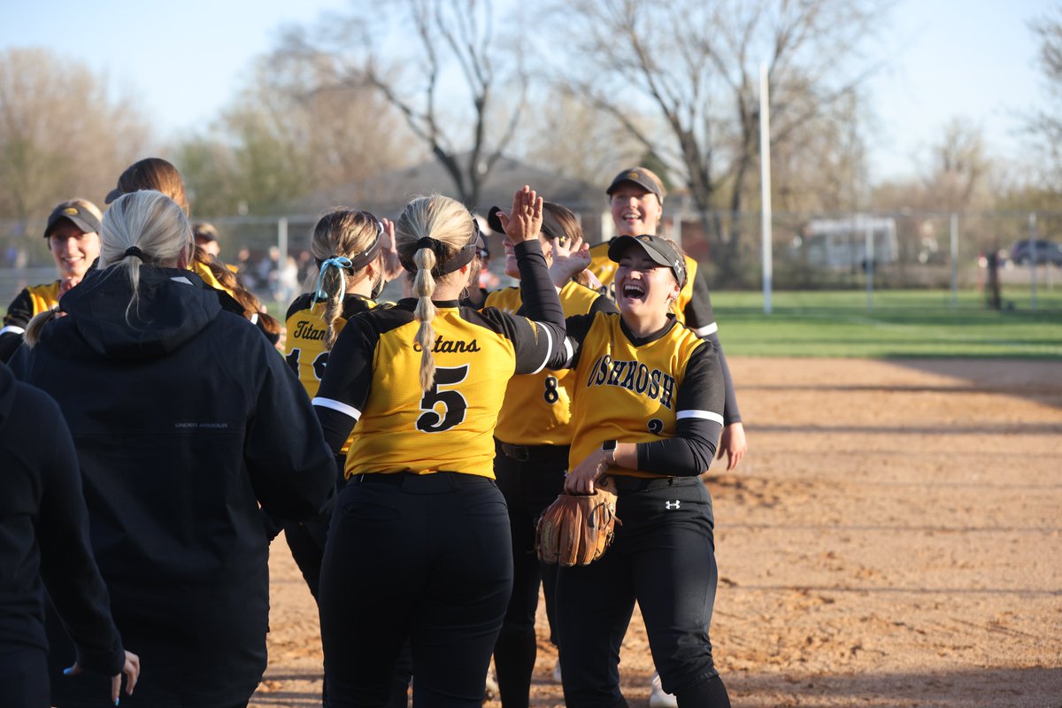 UWOshkoshTitans's tweet photo. NCAA Weekend Feeling😁 

Titans kick off the weekend with a 1:00 game vs. Luther College tomorrow at the Oshkosh Sports Complex  

More info: https://t.co/7gBO8PxLVE https://t.co/YEPPinpvAY