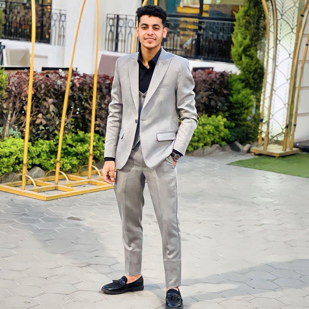 انتظرونى انا مش جي 😂