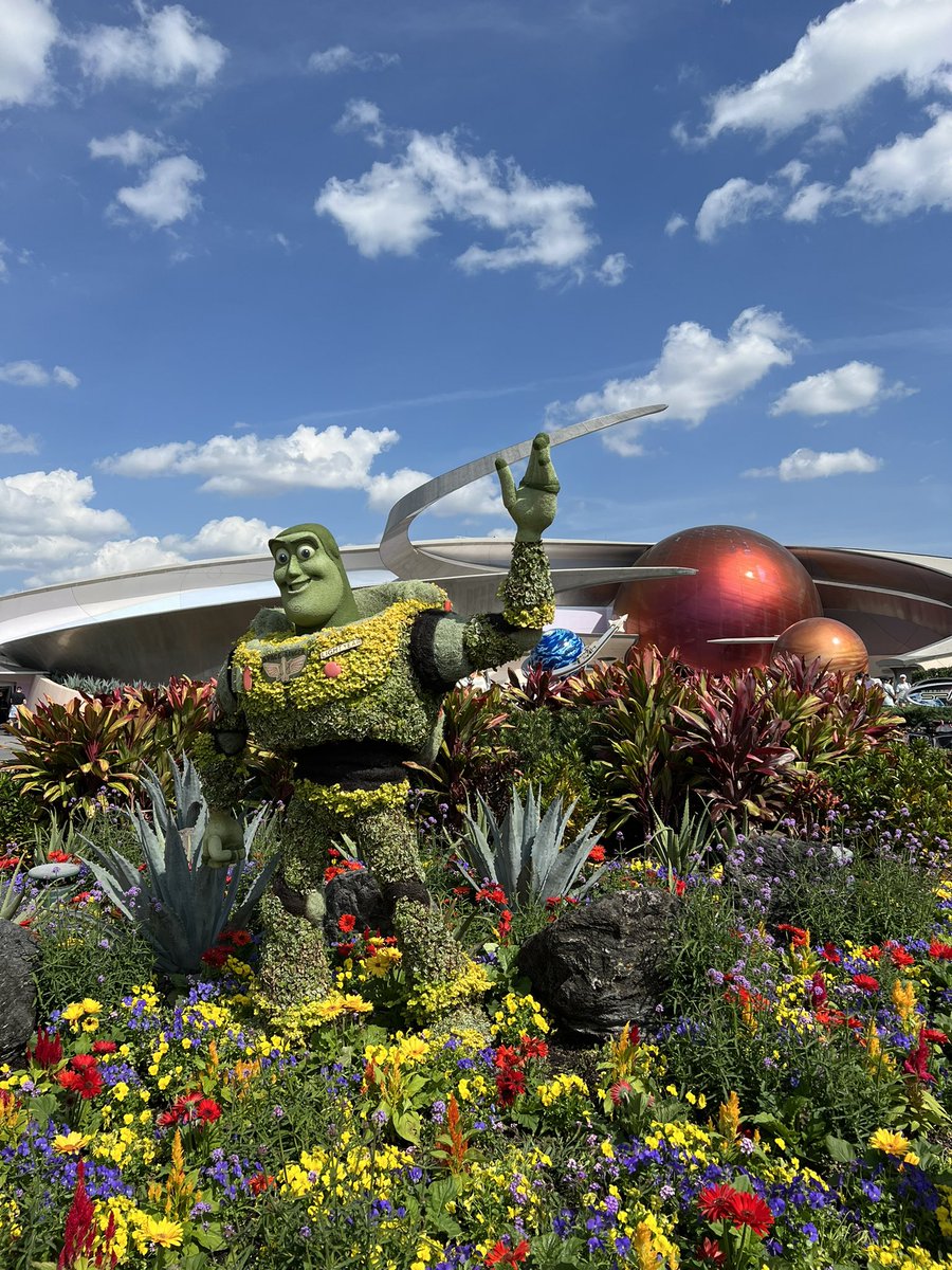 On this #anywherebutworkwednesday I'd much rather be wandering Epcot visiting the topiaries and stuffing my face with festival food