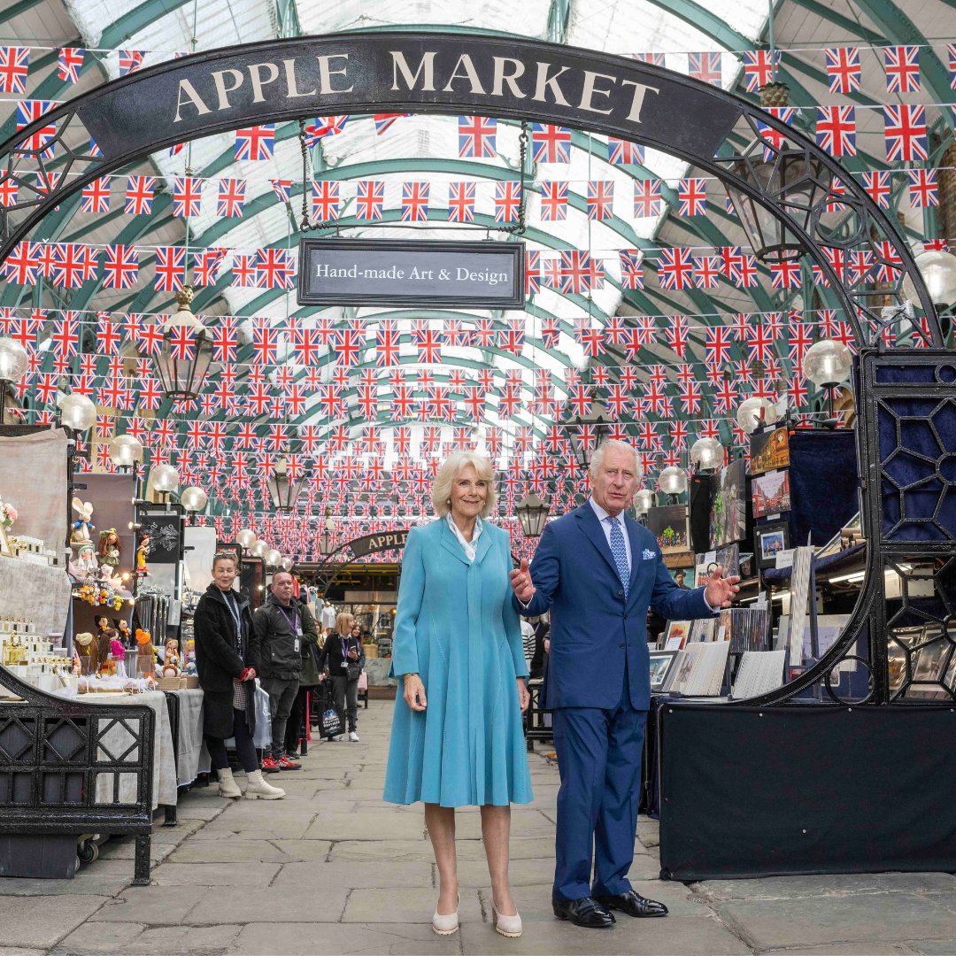 A royal visit to #CoventGarden 👑Today we welcomed Their Majesties for the first joint engagement since the Coronation. Crowds gathered to greet King Charles III and Queen Camilla before they enjoyed a hosted tour of our world-famous Apple Market