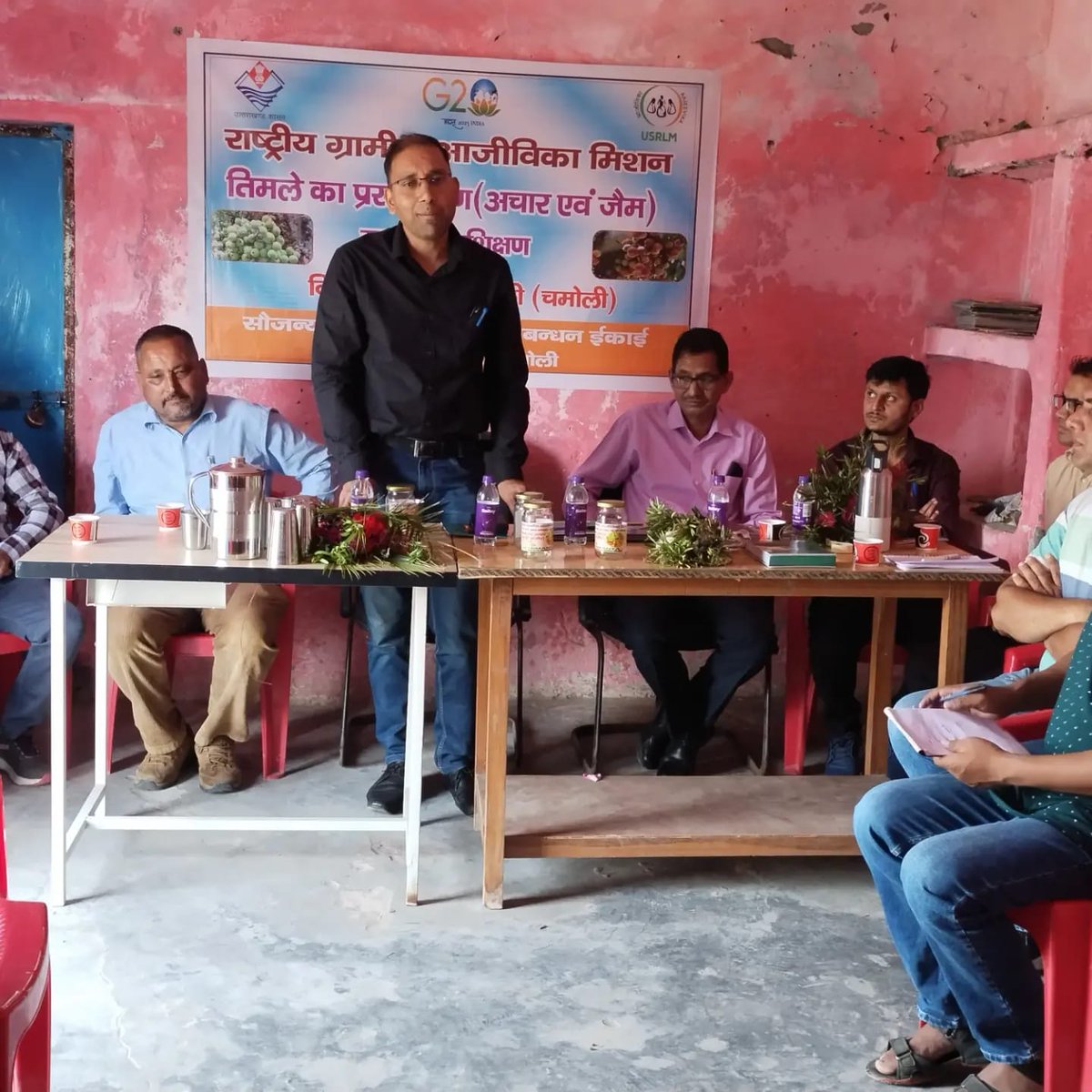 ReapDasholi's tweet photo. Today, on 17/05/2023, 3 day's #Timla,#Liguda #pickle_making training was started for #self-help groups in Gram Panchayat #Kujon Makot of #Dasholi block. The program was #inaugurated by District Development Officer / District Mission Manager Chamoli. @basava_ias @nitikakh22 https://t.co/DBjbrQ87Et