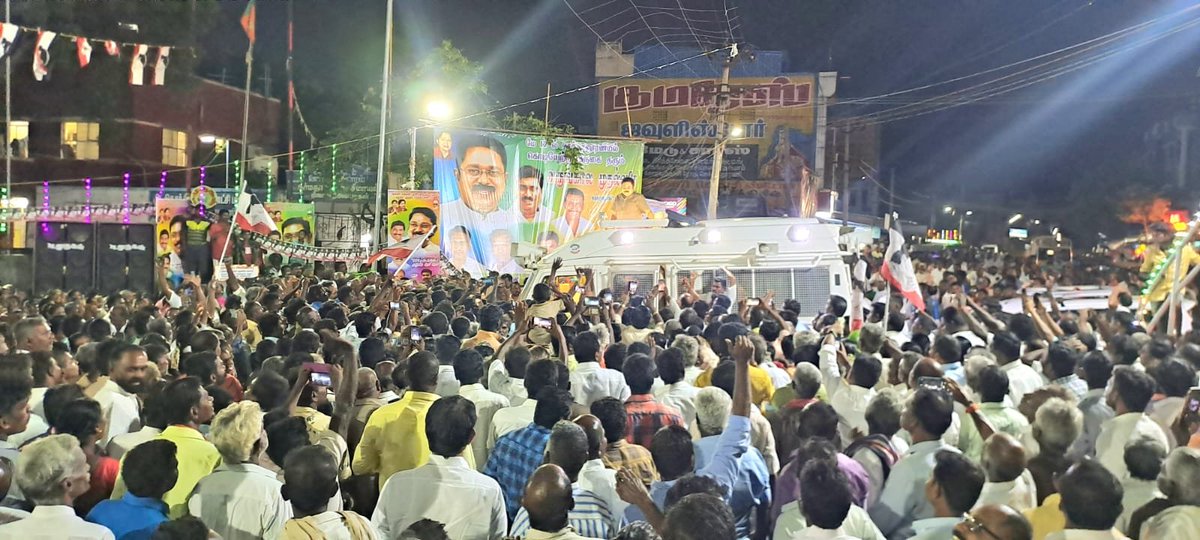 #TTVinமதுரை

Makkalselvar, welcomed by large crowd in Madurai, who attended Party flag hoisting event 😍😍❤️

#AMMK #TTVDhinakaran #TamilNadu