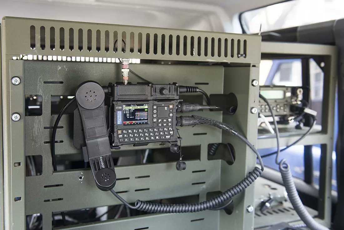 bd7pa's tweet image. Why #RapidM #RA5 (#RT5)? It is specially designed to be directly compatible with various frequency radio stations, analog lines, autonomous systems, keyboards, GPS, screens, MODEM, and can independently encrypt and decrypt : files / voice / pixs / GPS , etc. Very easy to op. #ham