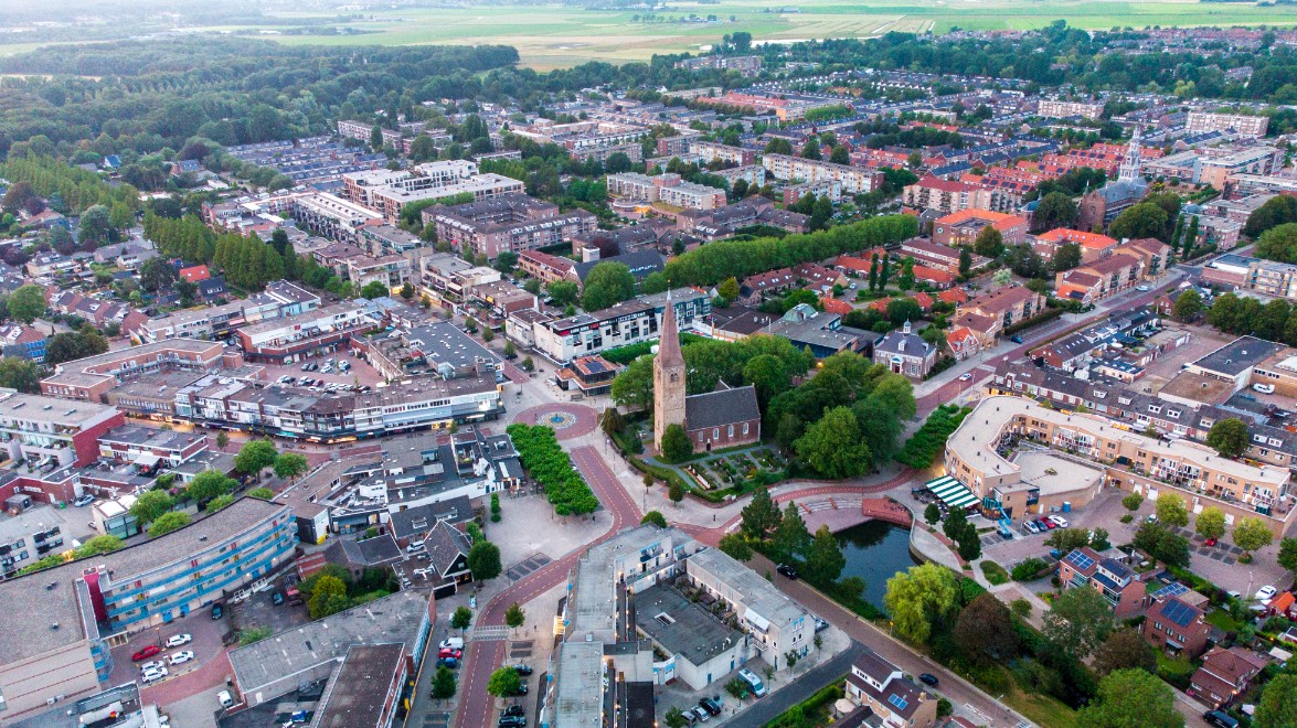 Vacature | Gemeentesecretaris/algemeen directeur. Word jij onze nieuwe gemeentesecretaris/algemeen directeur? We zoeken iemand met ruime leidinggevende ervaring binnen een politiek- bestuurlijke context. Solliciteren kan tot en met 4 juni 2023 via: zeelenberg.nl/vacatures/heem…. #baan