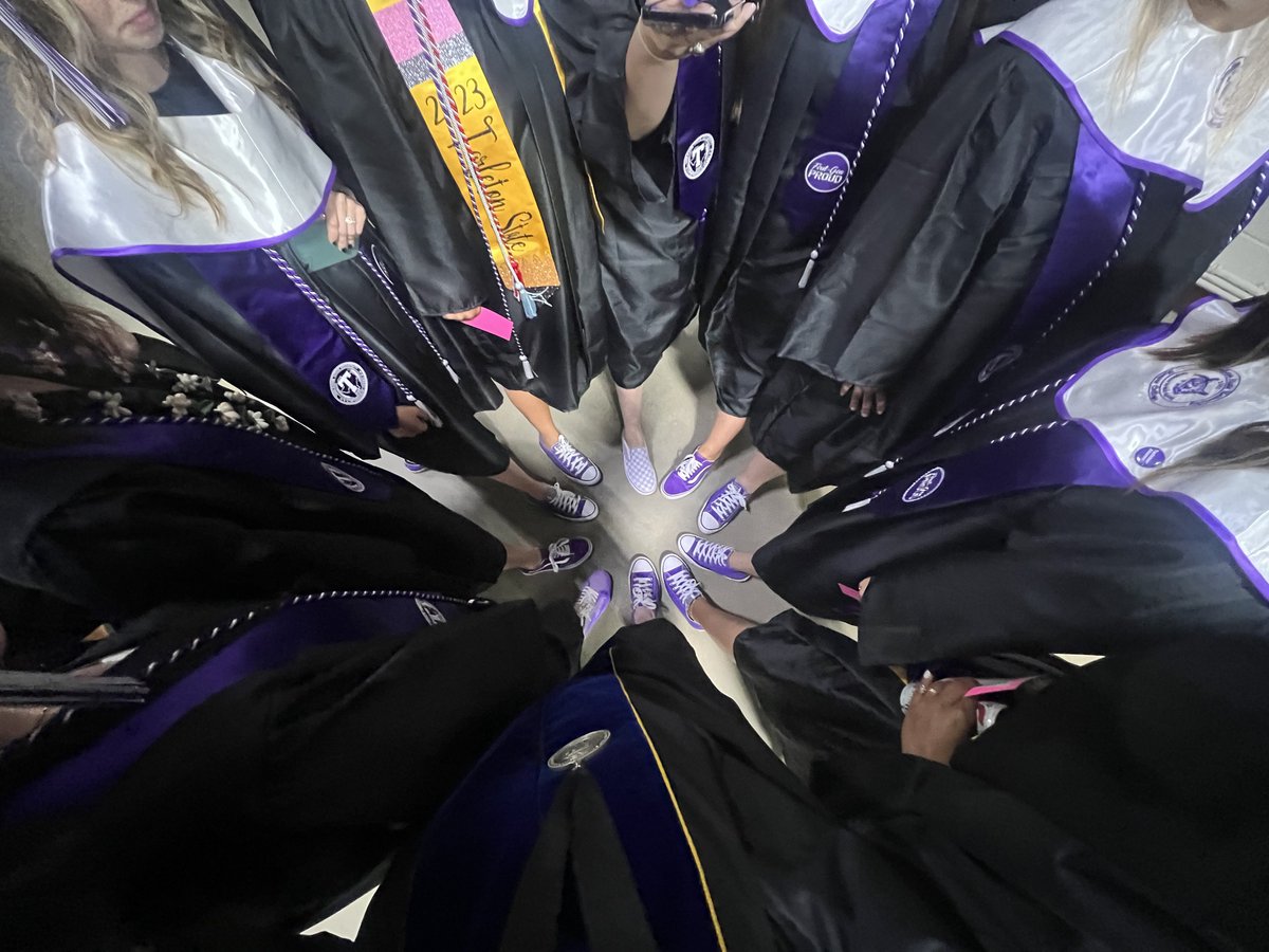 fwteachered's tweet photo. Tarleton has focused on creating memories for students by embracing our unique traditions.π£π»π©
One of our favorite tradition here in FW is wearing Purple Chucks to graduation!
#IAmTarletonFW #Tradition #PurplePoo https://t.co/TDM2reUA2V