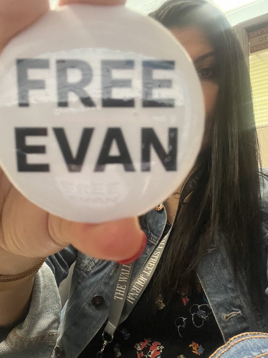 vmsalama's tweet photo. 50 days is 50 days too long. We won’t stop fighting for your freedom, Evan. Journalism is NOT a crime. #IStandWithEvan #FreeEvanNow https://t.co/PRlkrofNgV
