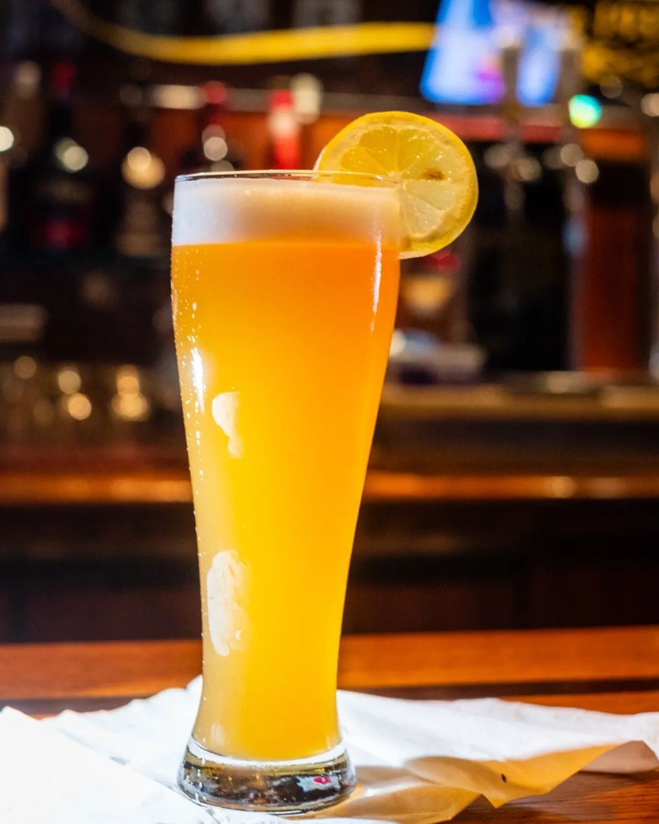 KinchleysTavern's tweet photo. If you're going to go out to eat, you might as well do it right! We recommend pairing a refreshing beer with your pizza. #FullBar
#WhatHorse?
#kinchleystavern #checkeredtabletops
#kinchleys #thincrustpizza #njstyle #since1937
#kinchleyspizza #localfavorite
#familyfriendly https://t.co/TM09IcB0zN