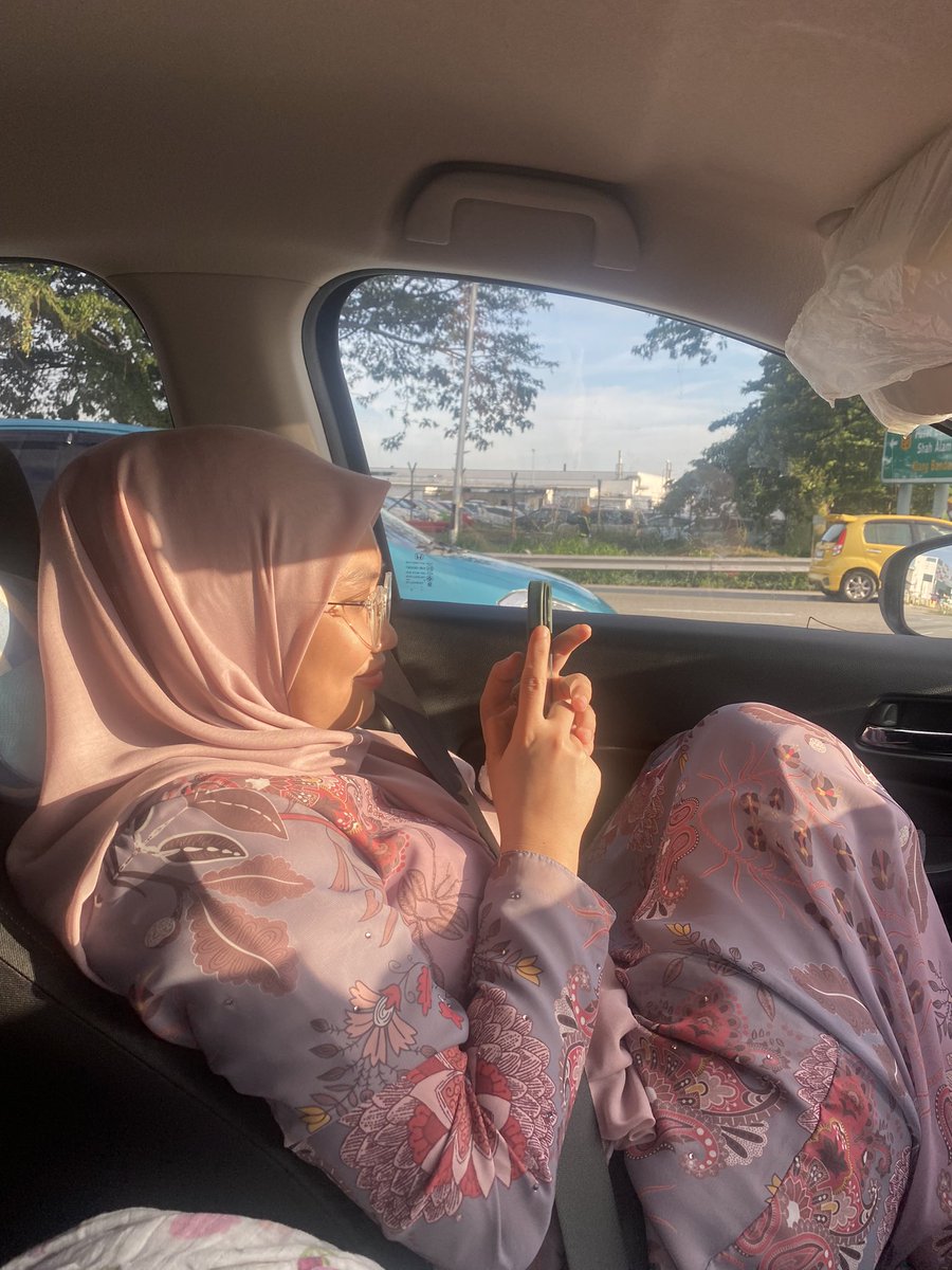 HarithDen's tweet photo. Bidadari kalau turun ke bumi mmg pakai baju purple ke? https://t.co/F9MqHo7HZm