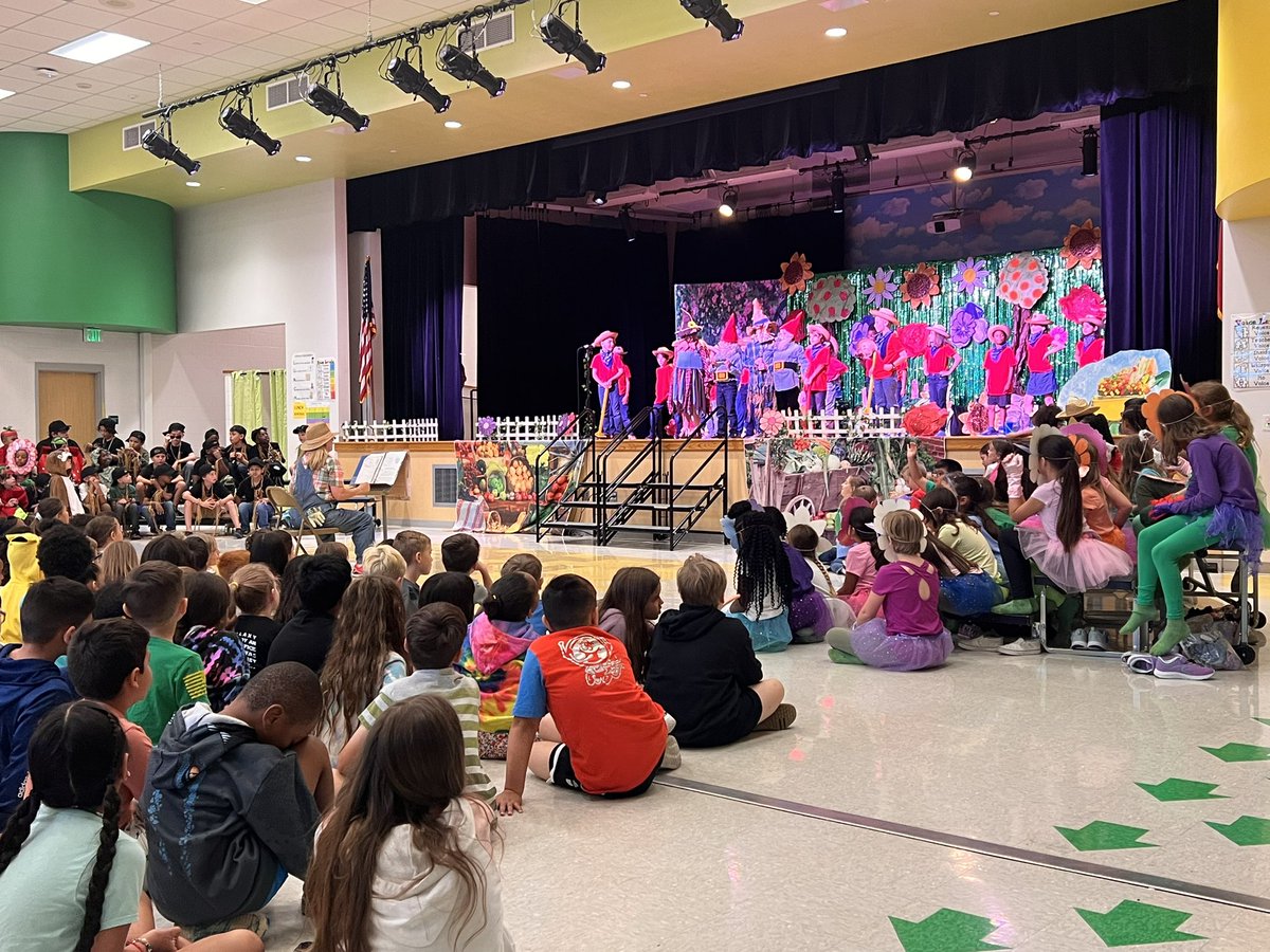 KCUBnews's tweet photo. These 3rd graders are putting on a show!!! Families come by tomorrow, the show starts at 5pm in the cafeteria. @FSHISD https://t.co/rXycgfgfVl