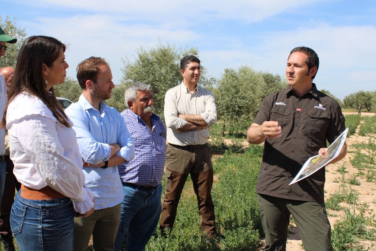 La <a href="/andaluciacaza/">Federación Andaluza de Caza</a> inició una campaña de movilización y puesta en conocimiento del proyecto Framework mediante una visita al campo para conocer el proyecto.
A la llamada acudieron los representantes de VOX, PSOE y PP del Parlamento Andaluz.