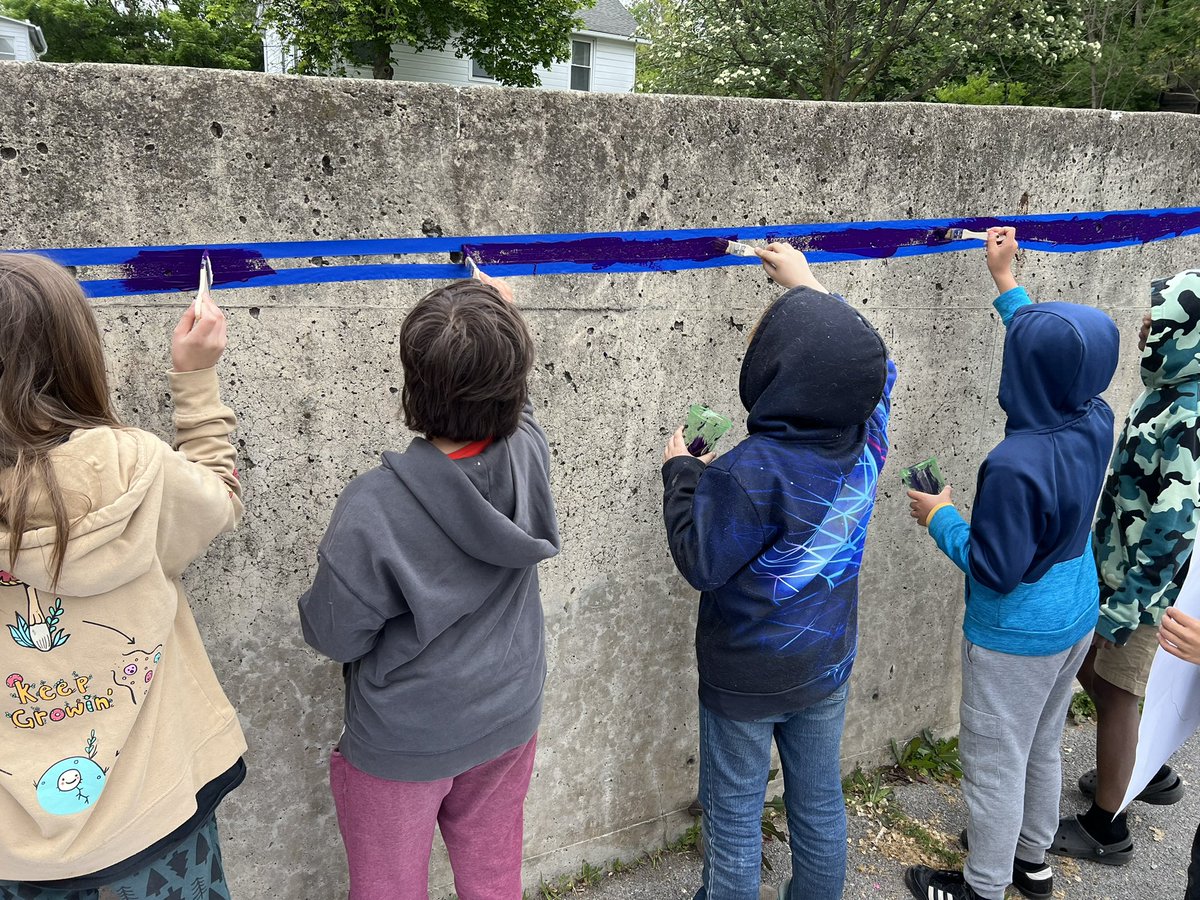 mulangal18's tweet photo. 4th graders at Fall Creek making their mark.   Painting a purple timeline and adding important stories of black, native and women and putting them back in the story!   @FallCreekES @lilytalcott @IthacaNYSchools https://t.co/dkwtjwpVzz